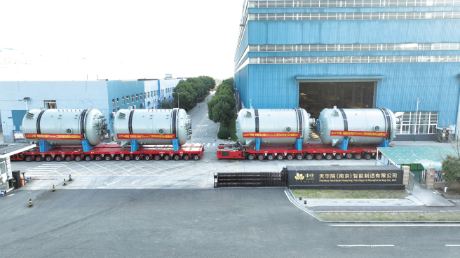 World's largest polymerization reactor using Novolen polypropylene technology completed
